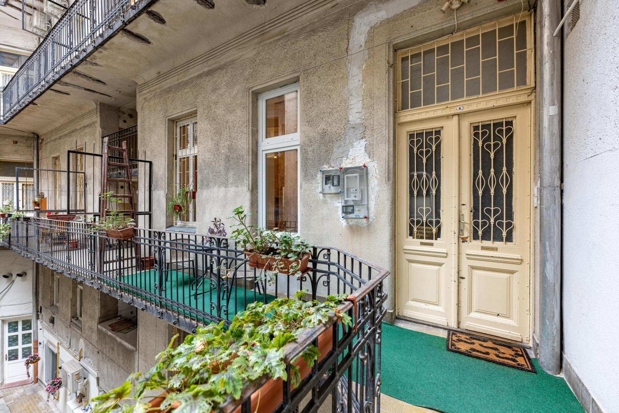 A Quiet Studio In The Heart Of The City Budapest Exterior foto